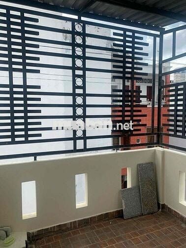 Cho thuê nhà h3g - 1 trệt 2 lầu sth - 3PN, đường CMT8 - p15 - Q10