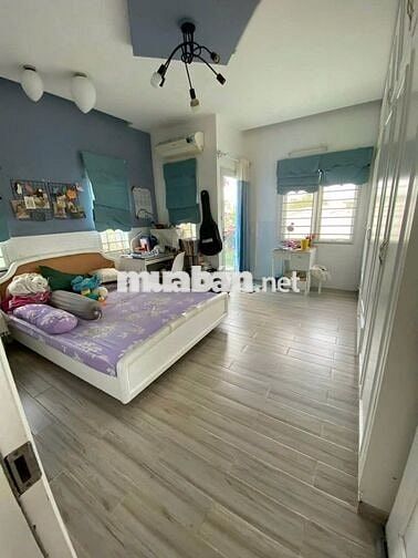 CẦN BÁN NHÀ GẤP DIỆN TÍCH 200M2 3PN 2 WC