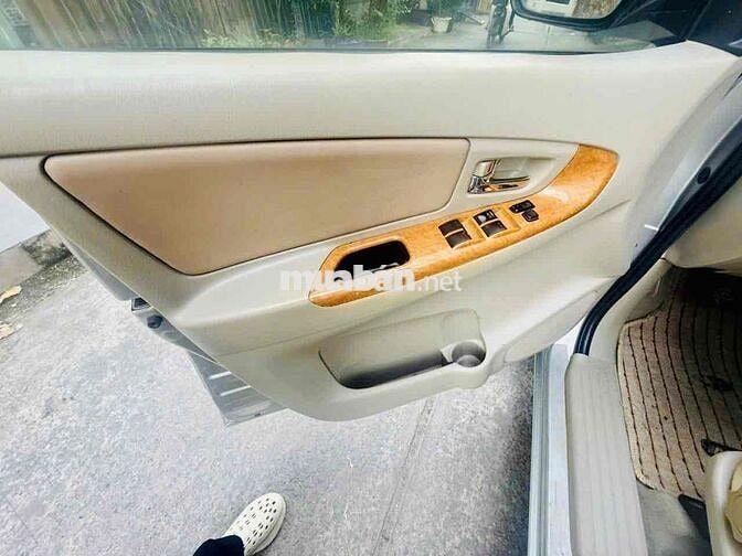 Toyota Innova 2010 G 8 chỗ số sàn