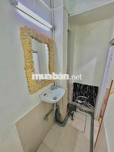 Cho thuê nhà bông sao có sẵn máy lạnh P5 Q8