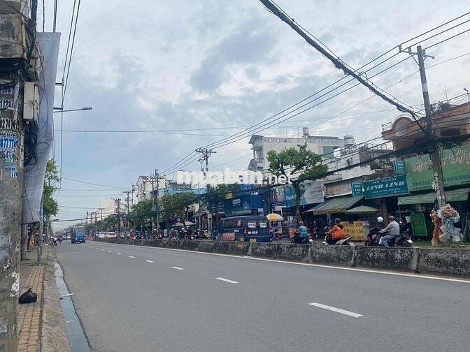 BÁN LÔ ĐẤT TRỐNG 137.4m2 ngang 8m. hẻm ô tô. sát PHAN VĂN HỚN. QUẬN 12