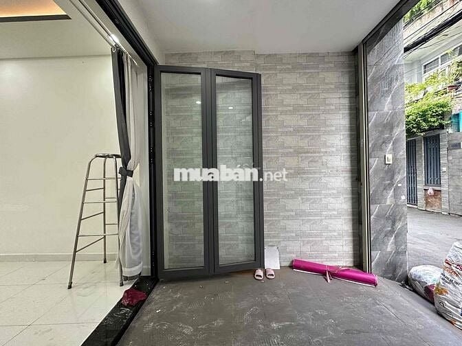 CHO THUÊ NHÀ CÓ SÂN ĐỂ XE HẺM LỚN