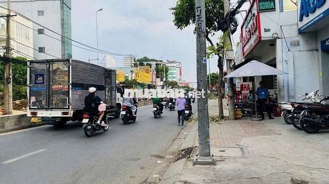 Bán nhà sổ hồng riêng mặt tiền buôn bán đang ngành nghề