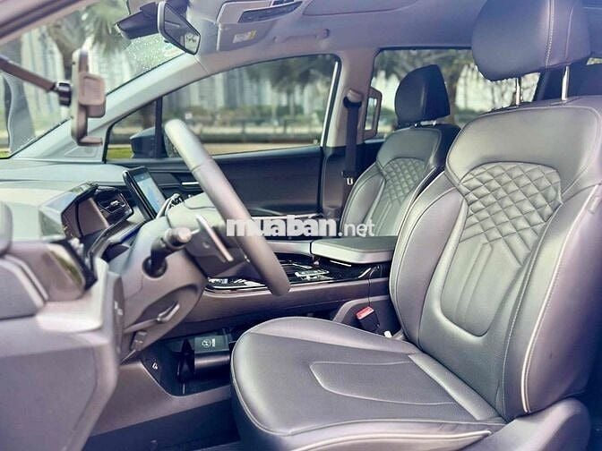 Hyundai Custin 2.0T - 2024 Màu Trắng Wrap Đen Nhám