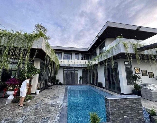 Cho Thuê Căn Vila 1200m2 6PN Thiết kế hiện đại hồ bơi sân vườn.