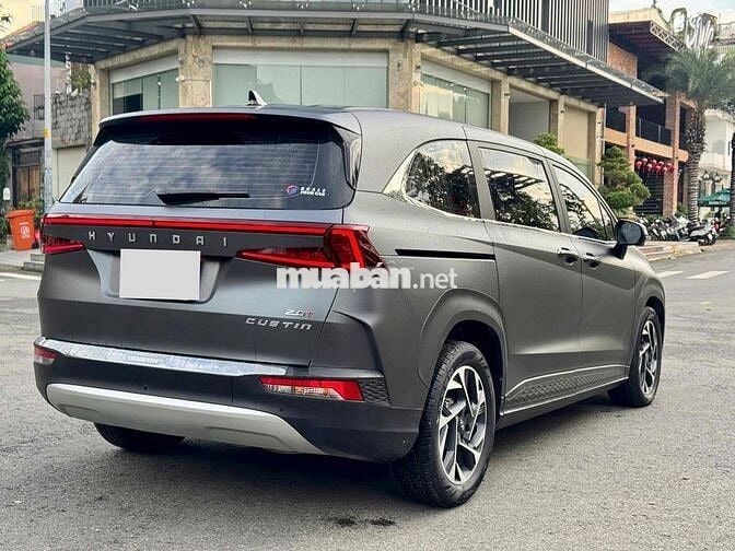 Hyundai Custin 2.0T - 2024 Màu Trắng Wrap Đen Nhám