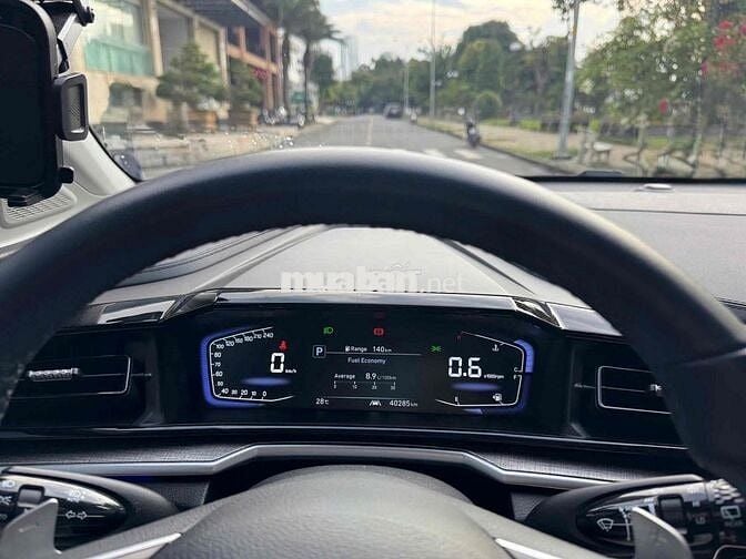 Hyundai Custin 2.0T - 2024 Màu Trắng Wrap Đen Nhám