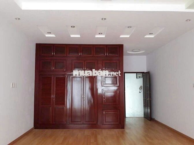 nhà 10 triệu 4 phòng ngủ rộng rãi thoáng mát