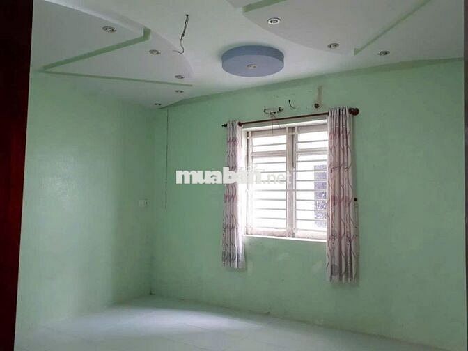 nhà 10 triệu 4 phòng ngủ rộng rãi thoáng mát