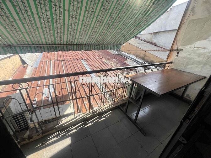 Cho thuê phòng rộng 50m2, WC riêng, ban công rộng. Khu vực an ninh, gi