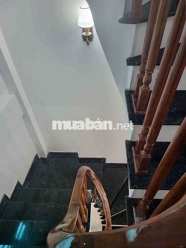 Bán nhà Đại Cát, 5.8 tỷ - 32m², ôtô đỗ la liệt, mặt tiền rộng, nhà mới