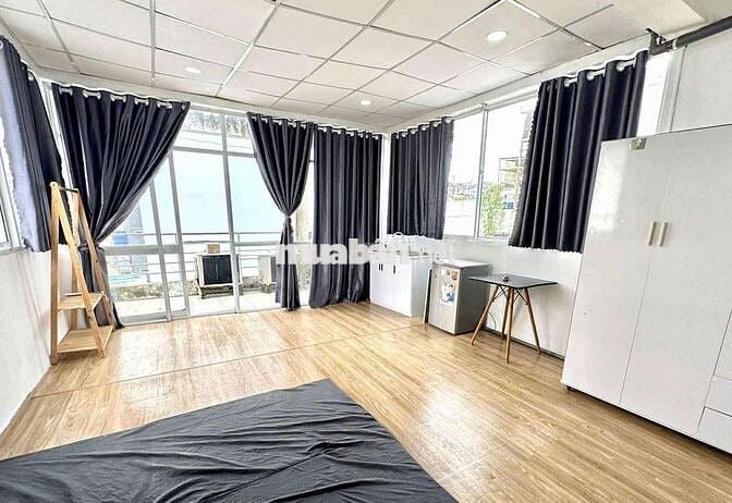 Phòng ban công cmt8 quận 10 y video 4.2tr