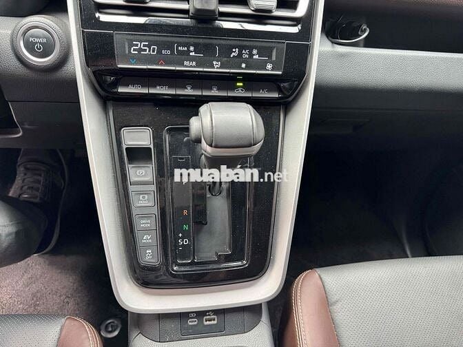 Toyota Innova Cross Xăng Điện 2024, Sơn Zin 100%