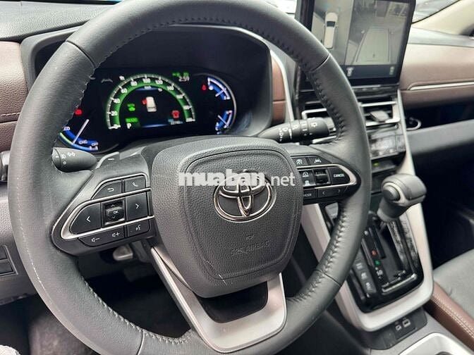 Toyota Innova Cross Xăng Điện 2024, Sơn Zin 100%