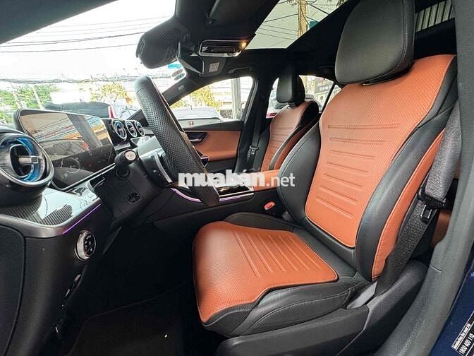 Mecerdes C300 AMG 2022 Xanh, Lướt 8.000 Km