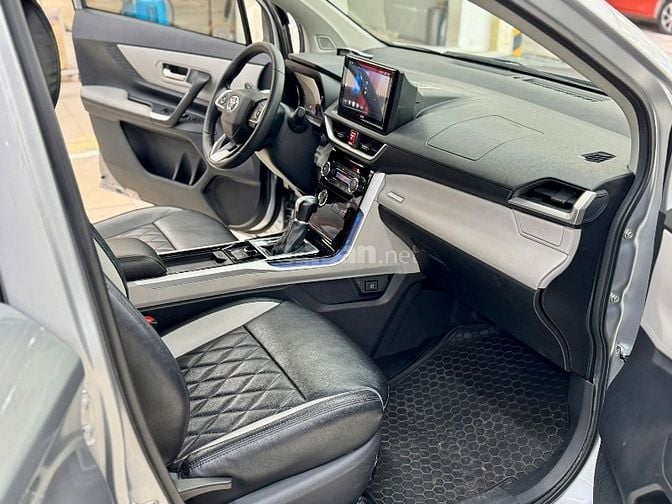 Sở hữu ngay Toyota Veloz – mẫu MPV đa dụng, rộng rãi và bền bỉ, nay có