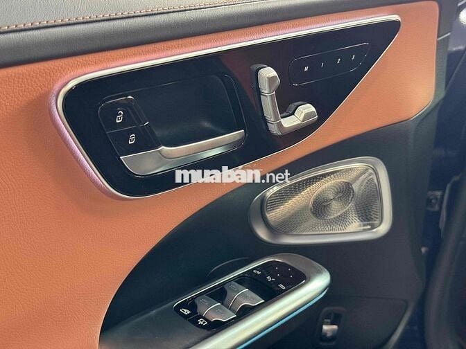 Mecerdes C300 AMG 2022 Xanh, Lướt 8.000 Km