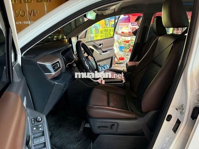 Toyota Innova Cross 2024  - 8000 km