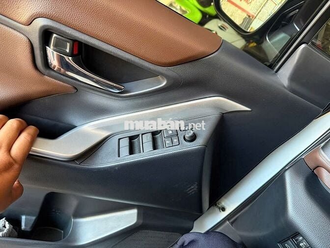 Toyota Innova Cross 2024  - 8000 km