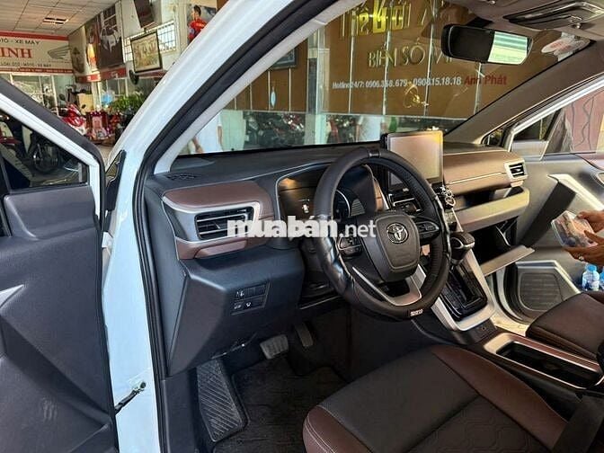 Toyota Innova Cross 2024  - 8000 km