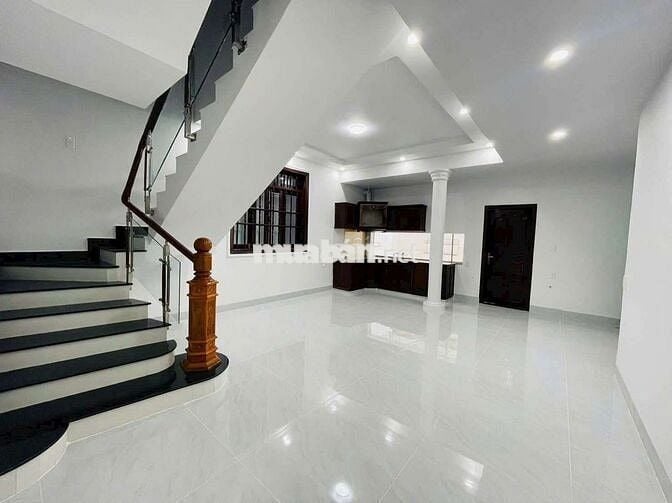 Cho thuê nhà 10x20 có 4pn 4wc gần vòng xoay Hiệp Thành 3