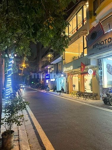 Bán nhà mặt Hồ Tây 90m2, vỉa hè rộng, ô tô 2 chiều, kinh doanh