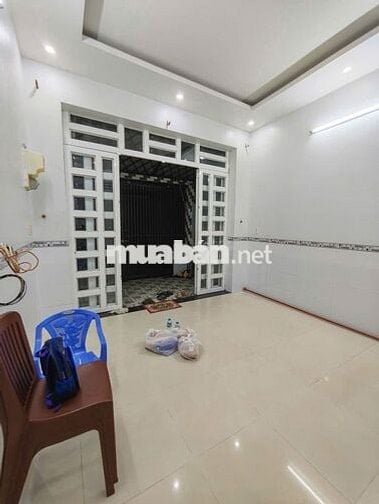 Nhà 6 triệu 2 phòng có nội thất gần sân Cầu Lông Tambo