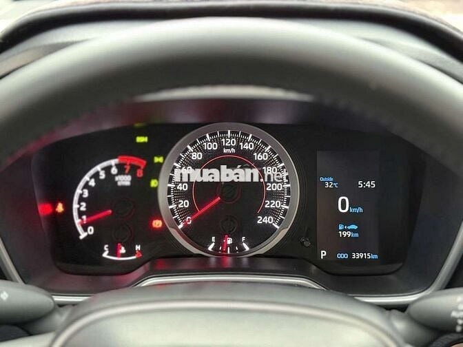 Toyota Corolla Cross 2023 1.8V,màu đỏ,34.000 km