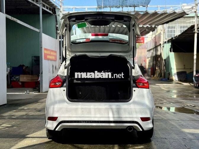 Ford Focus 2015 S 1.5 Ecoboost,Hatchback,màu trắng