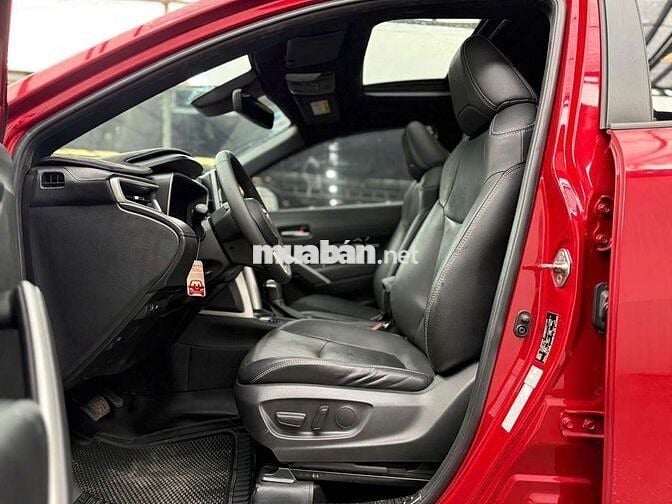 Toyota Corolla Cross 2023 1.8V,màu đỏ,34.000 km