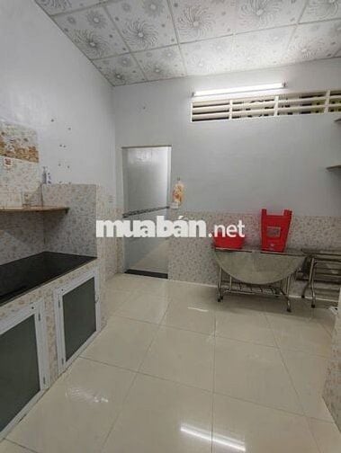 Nhà 6 triệu 2 phòng có nội thất gần sân Cầu Lông Tambo