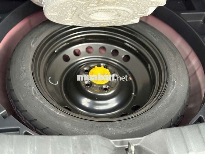 Toyota Corolla Cross 2023 1.8V,màu đỏ,34.000 km