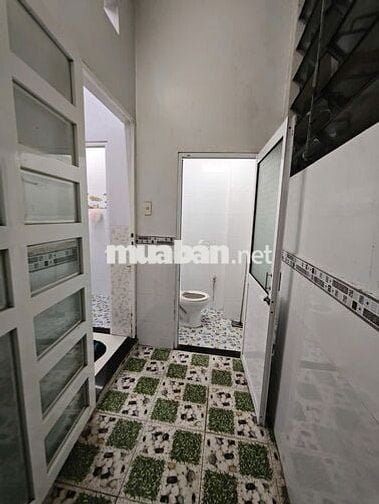 Nhà 6 triệu 2 phòng có nội thất gần sân Cầu Lông Tambo