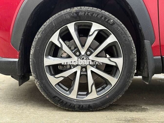 Toyota Corolla Cross 2023 1.8V,màu đỏ,34.000 km