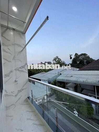 Nhà Chánh Mỹ 1 trệt 1 lầu 3 phòng Ngủ Sẵn máy lạnh , nước nóng