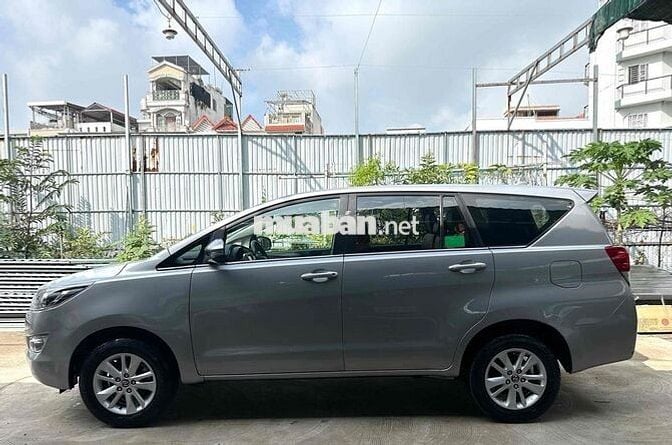 Toyota Innova 2.0E 2018 - 118,000km