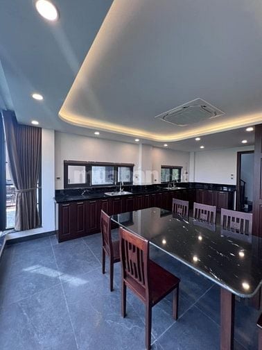 Bán nhà mặt Hồ Tây 90m2, vỉa hè rộng, ô tô 2 chiều, kinh doanh