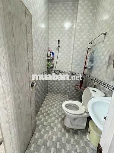 HXH Hoàng Hoa Thám 3,4 x 15 xe đậu trong nhà, 4PN 5 WC 2 tầng 9,9 tỷ