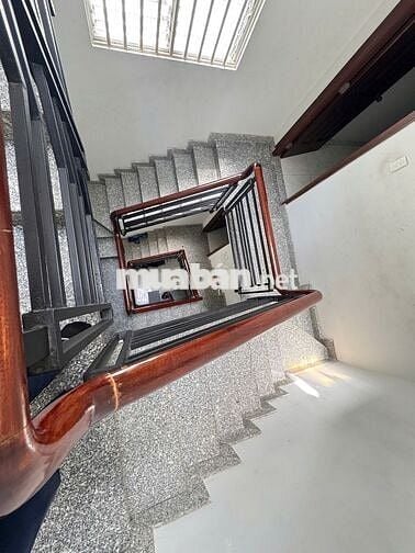 HXH Hoàng Hoa Thám 3,4 x 15 xe đậu trong nhà, 4PN 5 WC 2 tầng 9,9 tỷ