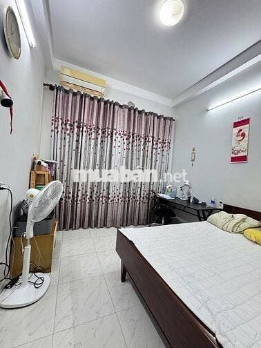 HXH Hoàng Hoa Thám 3,4 x 15 xe đậu trong nhà, 4PN 5 WC 2 tầng 9,9 tỷ