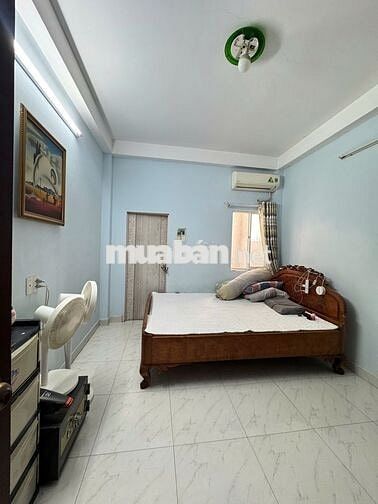 HXH Hoàng Hoa Thám 3,4 x 15 xe đậu trong nhà, 4PN 5 WC 2 tầng 9,9 tỷ