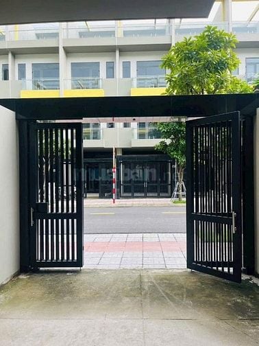 Tôi Chính Chủ bán căn nhà phố ngay Làng Đại học giá 8 tỷ
