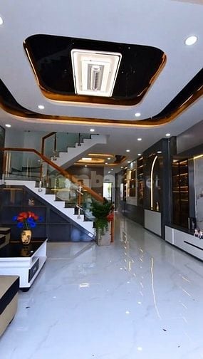 Ngộp Bank 900tr nhà sổ hồng riêng ngay Chợ Bình Chánh Thuê 11tr/tháng 