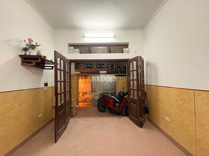 Cho thuê nhà 37m2 x 3 tầng, trung tâm Bạch Mai, 8tr/tháng