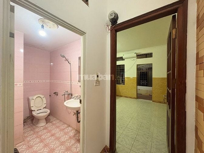 Cho thuê nhà 37m2 x 3 tầng, trung tâm Bạch Mai, 8tr/tháng