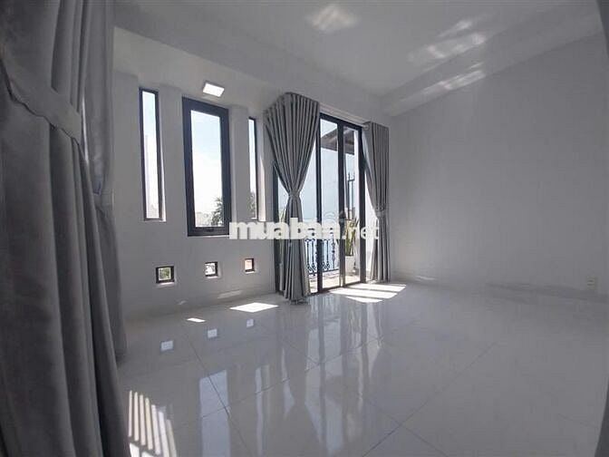 NHÀ ĐẸP 3 TẦNG, SÁT MẶT TIỀN, GẦN CÔNG VIÊN LÀNG HOA. CHỈ 5.9 TỶ TL.