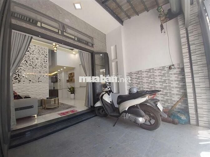 NHÀ ĐẸP 3 TẦNG, SÁT MẶT TIỀN, GẦN CÔNG VIÊN LÀNG HOA. CHỈ 5.9 TỶ TL.