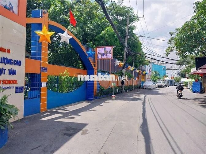 NHÀ ĐẸP 3 TẦNG, SÁT MẶT TIỀN, GẦN CÔNG VIÊN LÀNG HOA. CHỈ 5.9 TỶ TL.