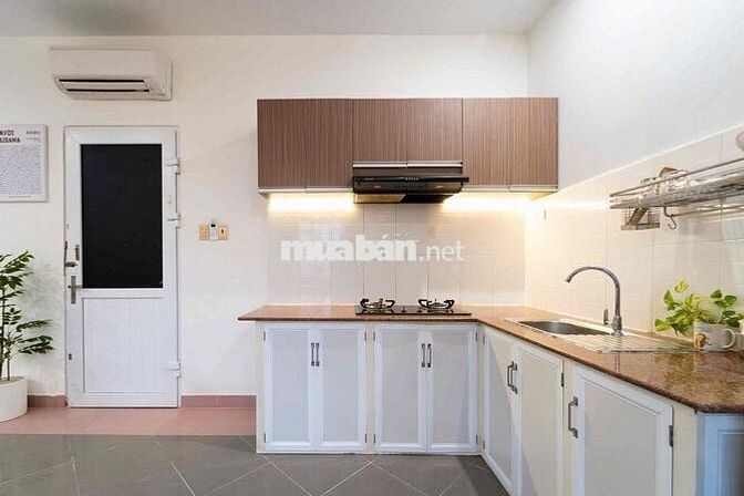 cần cho thuê phòng đầy đủ nội thất , giờ giấc tự do , có thang máy