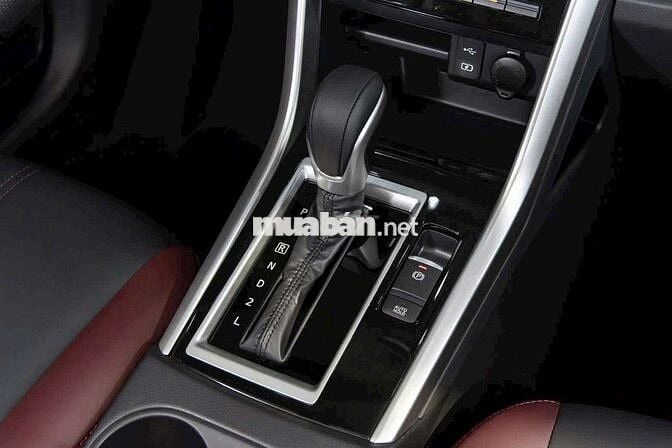 MUA XE XPANDER CROSS CHỈ TỪ 92TR.